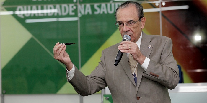 O Médico, doutor em Saúde Coletiva e Conselheiro Presidente Sebastião Helvecio fez palestra sobre Judicialização da Saúde